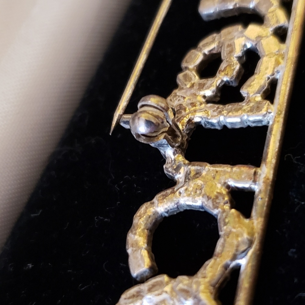 "Influence" Rhinestone Pin - Picture 2 of 7